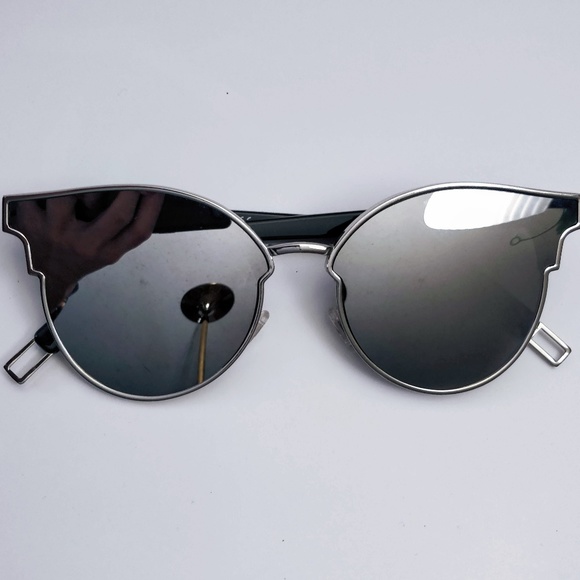 Silver mirrored Sunglasses - Picture 3 of 3